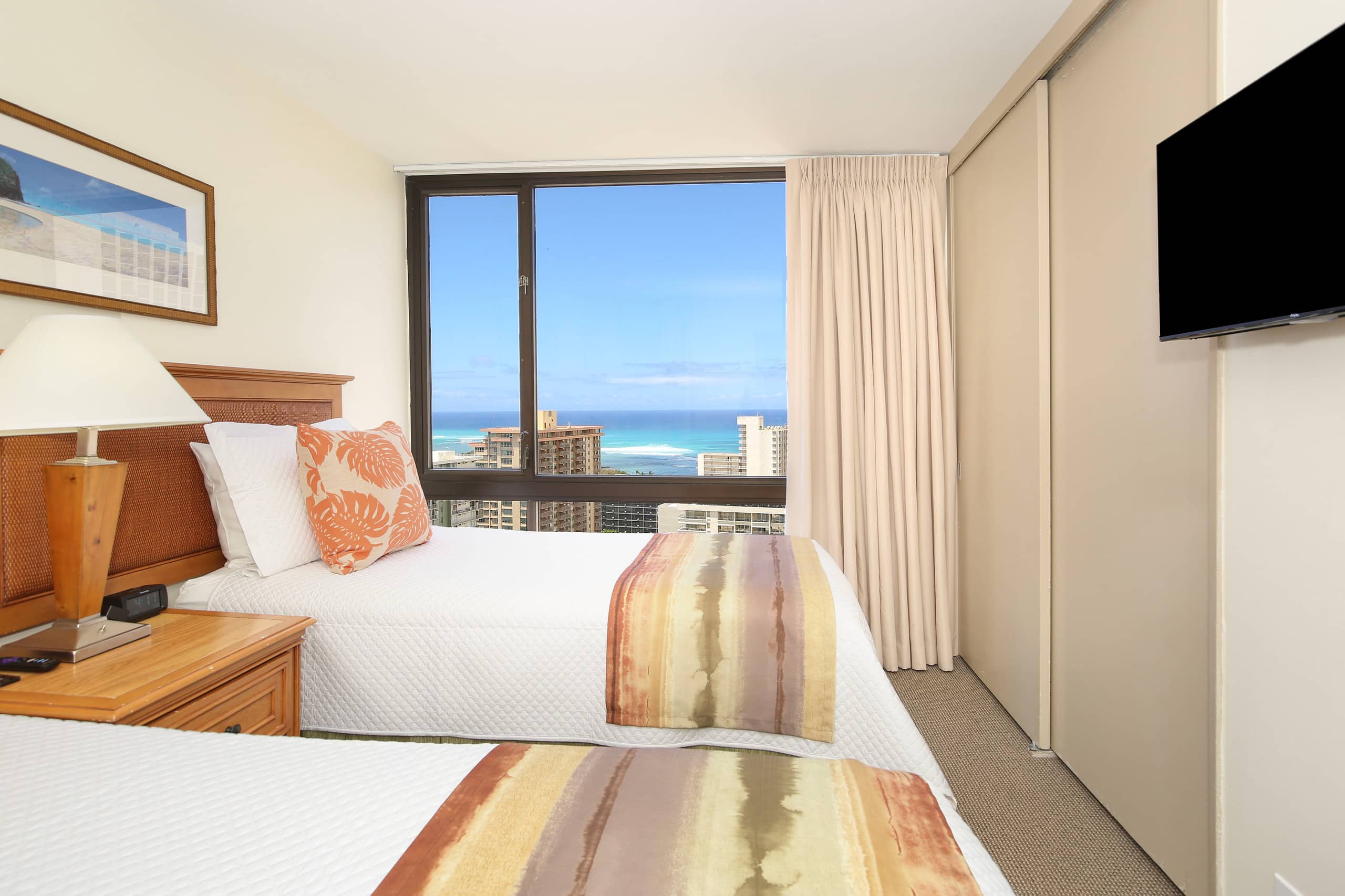 Condo in Honolulu · ★5.0 · 2 bedrooms · 4 beds · 1 shared bath - Image 8