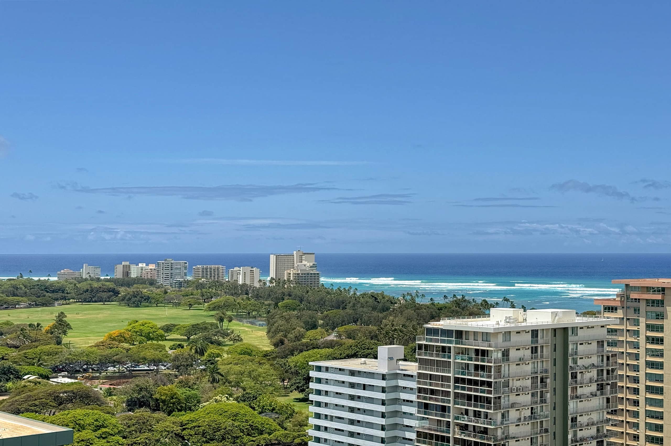 Condo in Honolulu · ★5.0 · 2 bedrooms · 4 beds · 1 shared bath - Image 19