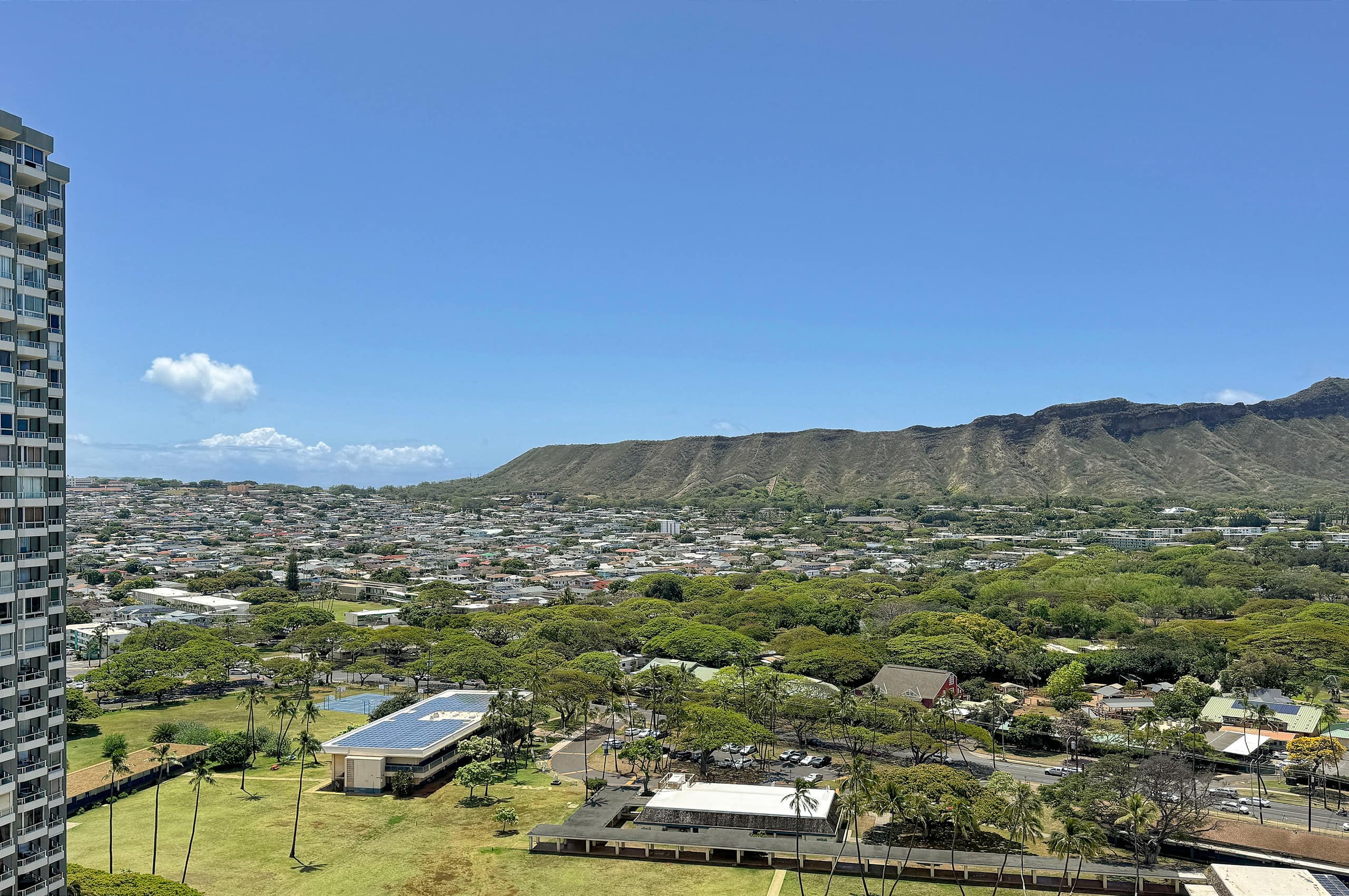 Condo in Honolulu · ★5.0 · 2 bedrooms · 4 beds · 1 shared bath - Image 17