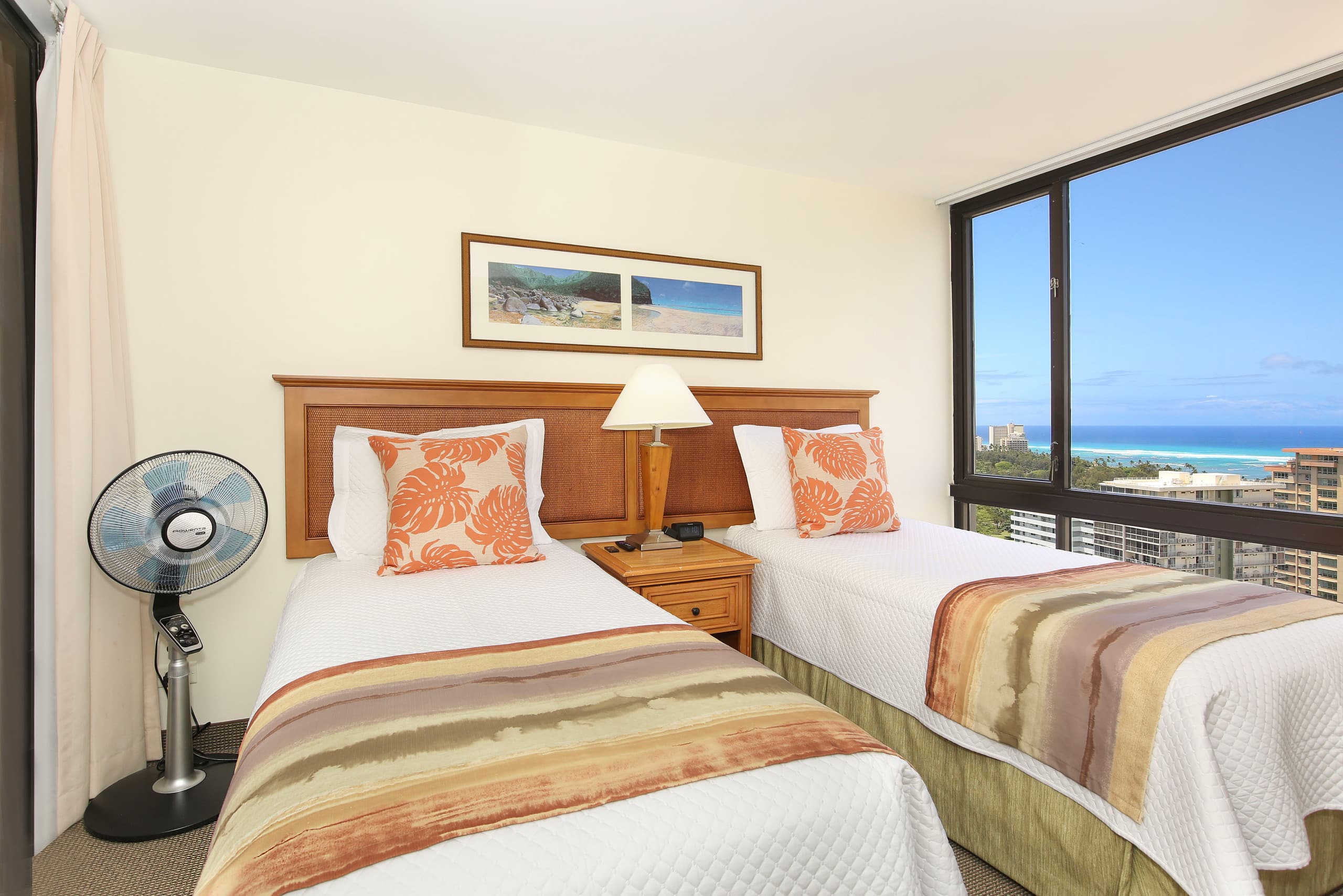 Condo in Honolulu · ★5.0 · 2 bedrooms · 4 beds · 1 shared bath - Image 9