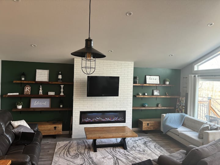 2 Suites, Lake Haven Of Rest- Whole House - Sylvan Lake
