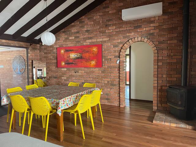 Town Beach Holiday Home/ 50 metres to Beach gallery image 4