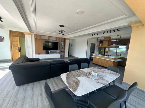 3 Bedrooms - Stylish Apartment