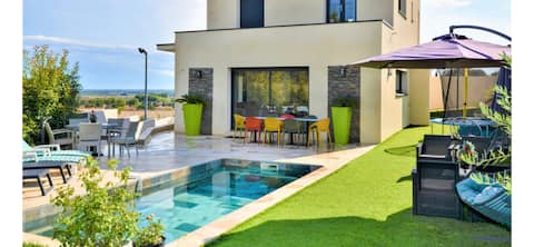 Nice villa with pool, not overlooked