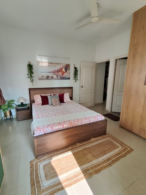 Private room w/bathroom+balcony