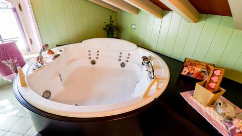 [Forte dei Marmi House] with Jacuzzi, Wi-Fi