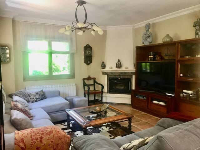 15 km Vitoria/38 km Bilbo/15 plazas, BBQ y jardin gallery image 2