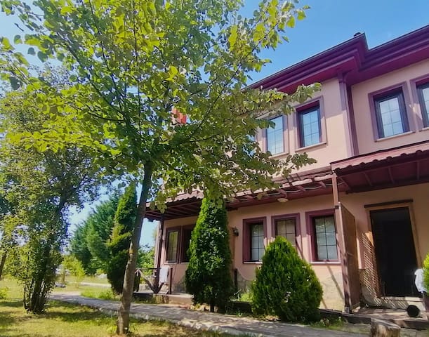 Nehir kıyısı! Jakuzi ve Şömineli 4 Oda, Tüm VİLLA