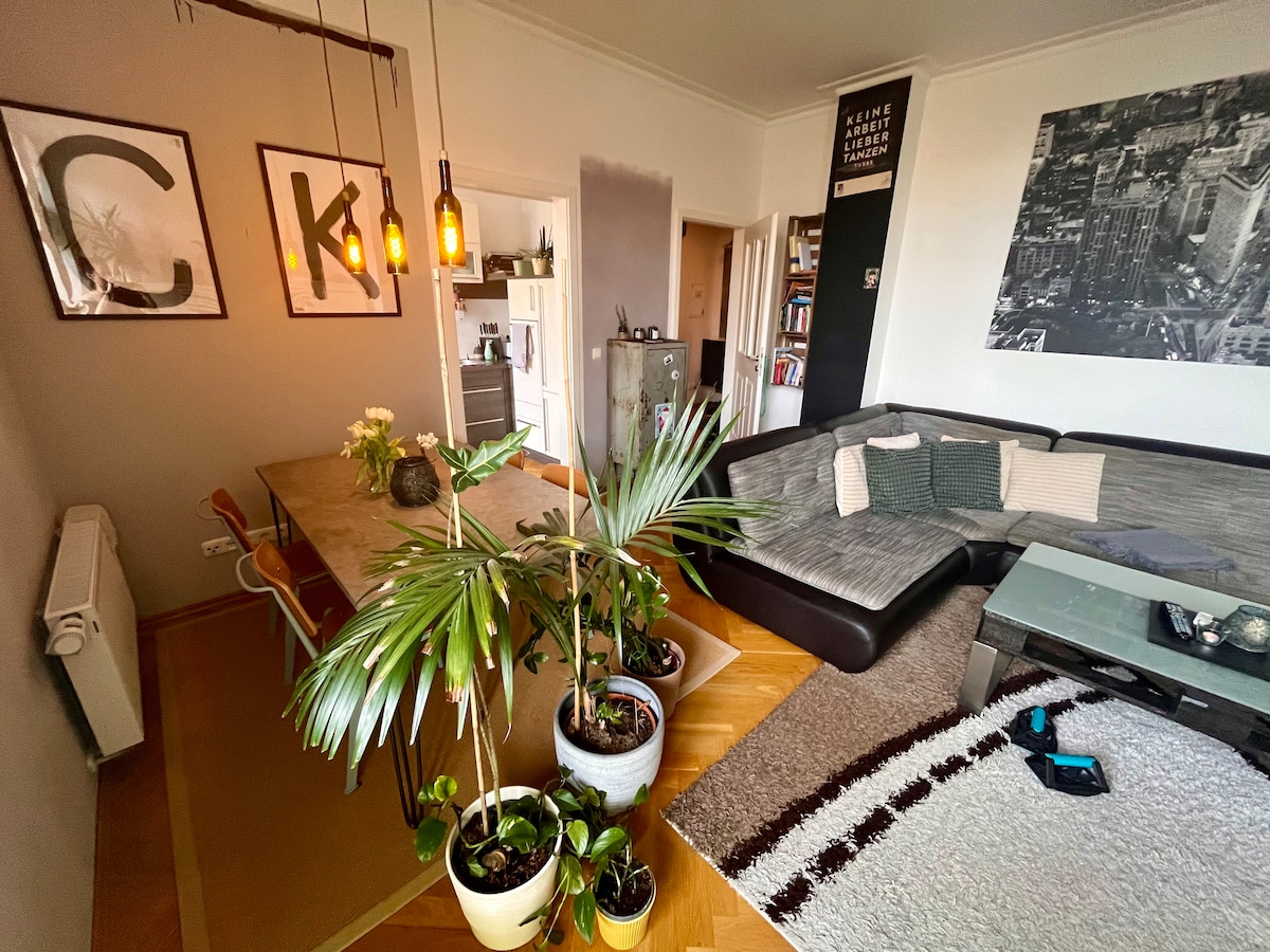 Top performing Airbnb: Stylish full loft with balcony! in Gohlis Mitte