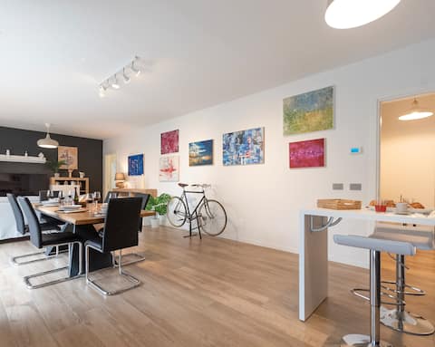 Art Home x4 in centre with private parking