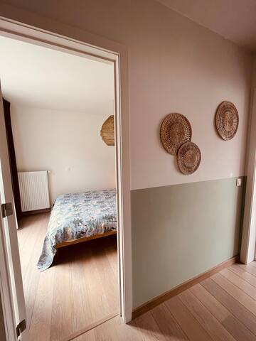 2 BR waterfront w/ sundeck & parking Top location! gallery image 5