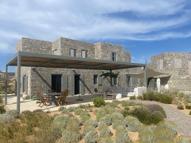 Luxurious Seaside Villa Near Naoussa