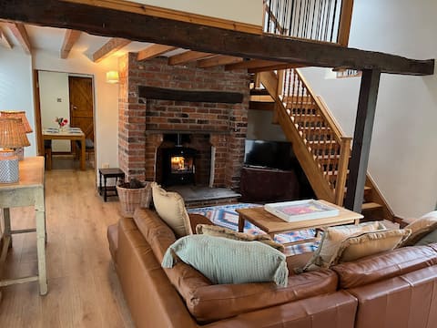 Charming Secluded Cottage