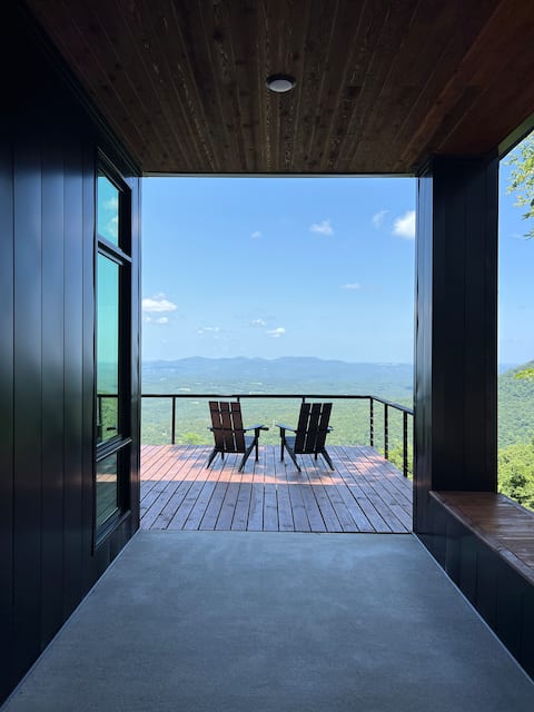 Highlands Retreat | Luxury Cabin w/ Mountain View