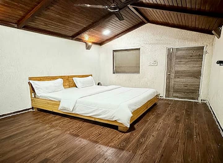 Ajanta Resort Cozy Wooden Cottage Room – Mount Abu - マウント・アビュー