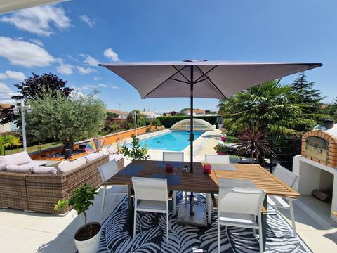 Luxury Villa with pool for 8 people