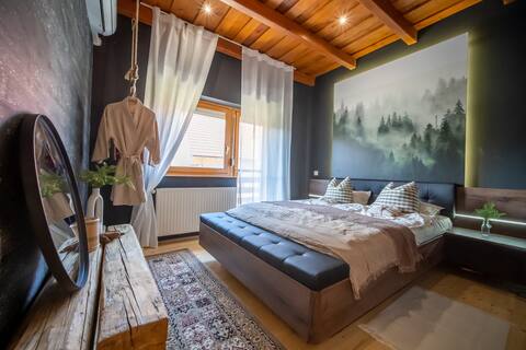 Cozy jakuzzi lodge in a dead end