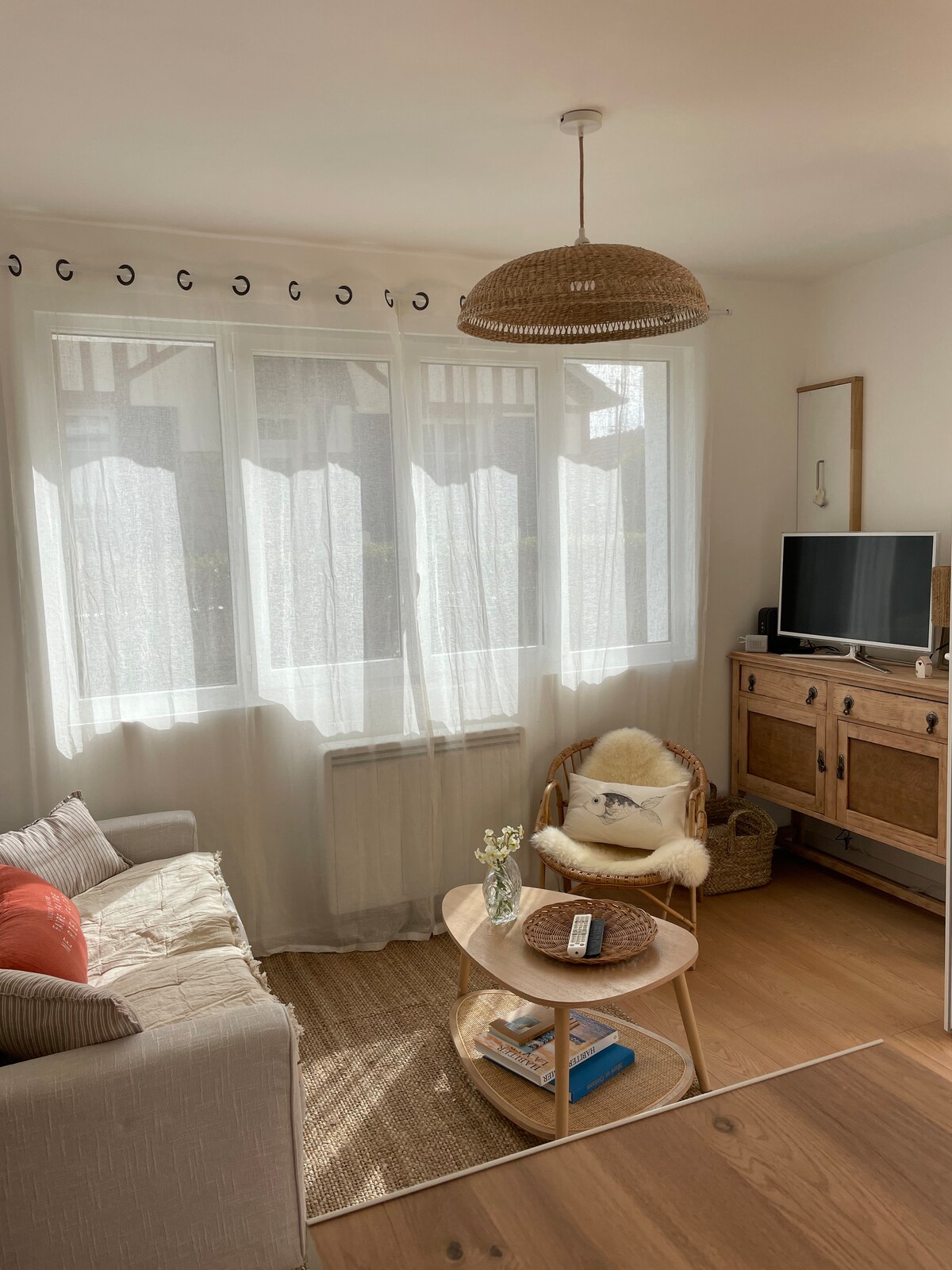 Top Airbnb: Charming house by the sea en Bernières Sur Mer