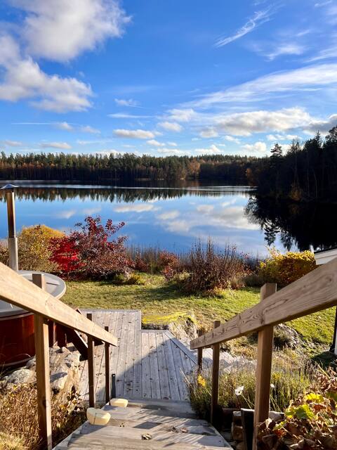 Close to nature, cozy cottage located by the lake