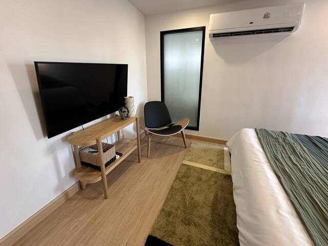 5 Bed 5 Bath / Whole Floor with 2 units adjacent gallery image 5