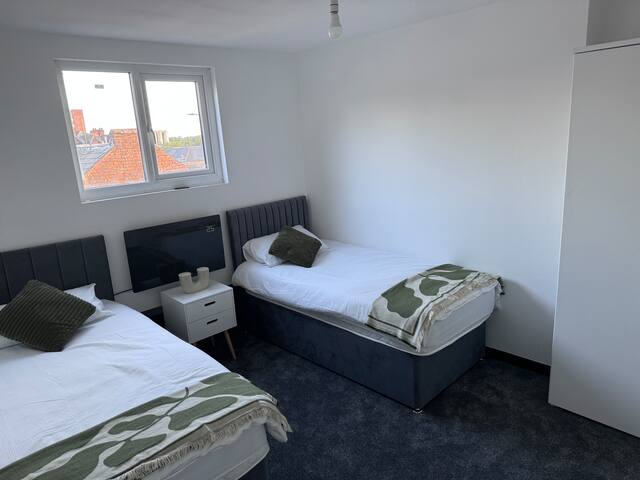 2 bedroom apartment Next to Man Utd Old Trafford gallery image 2