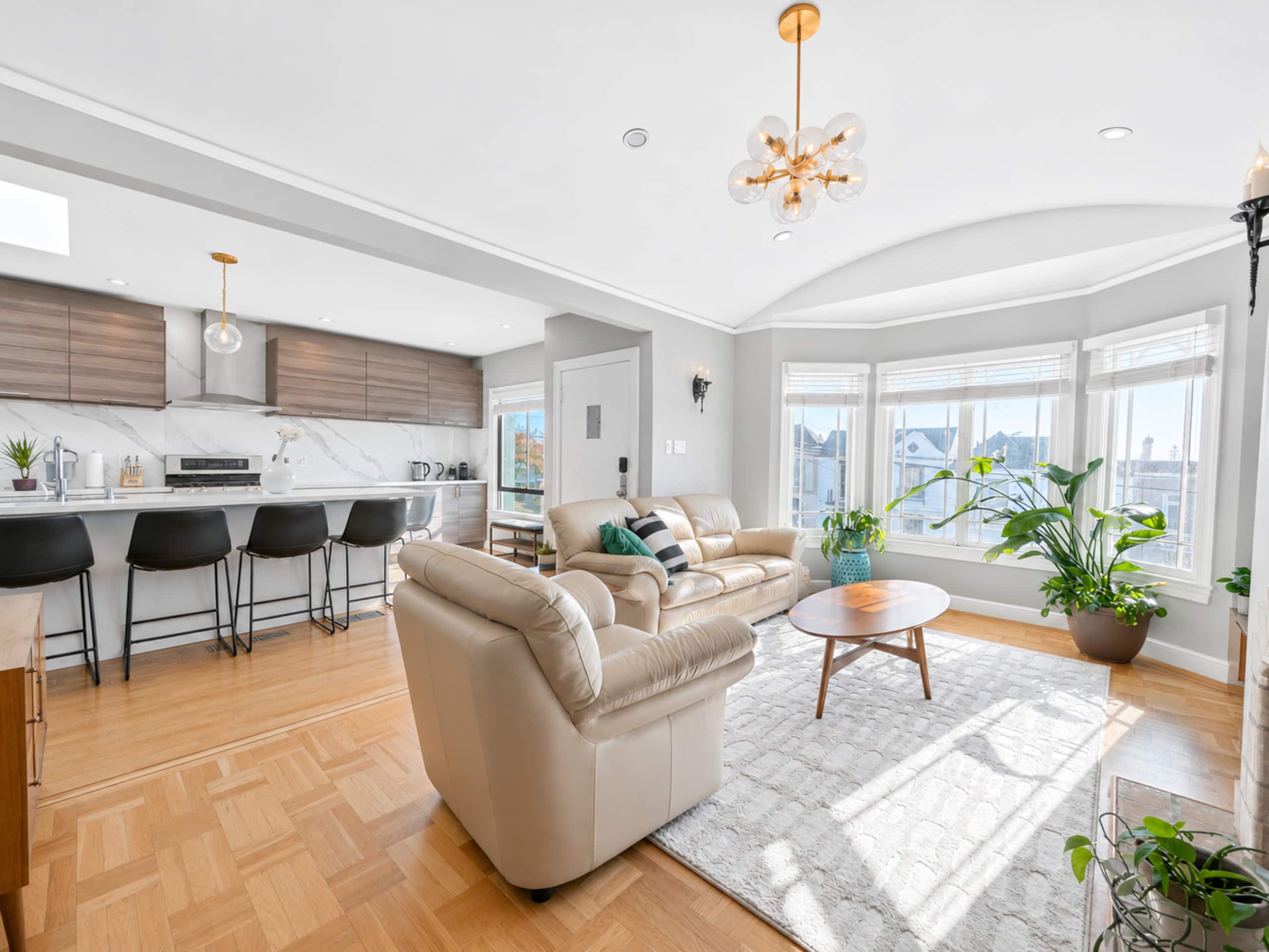 Home in San Francisco · ★5.0 · 2 bedrooms · 2 beds · 1.5 baths - Image 1