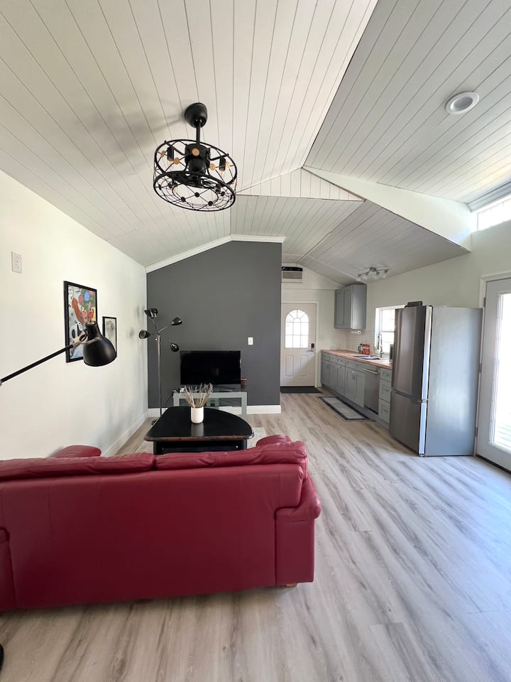 Cozy Guesthouse Walk To Parks, Downtown Waterfront - Pinellas County, FL