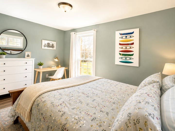 Queen Bed - Soft linens, cozy bedding, and a peaceful retreat after a day exploring Picton Downtown, wineries and Sandbanks.