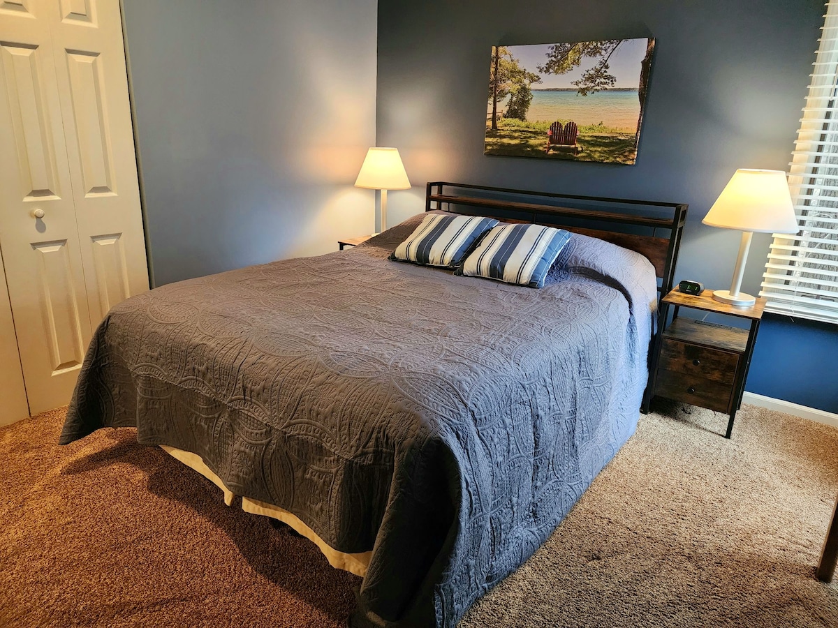 מיטת קווין חדשה בחדר השינה השני