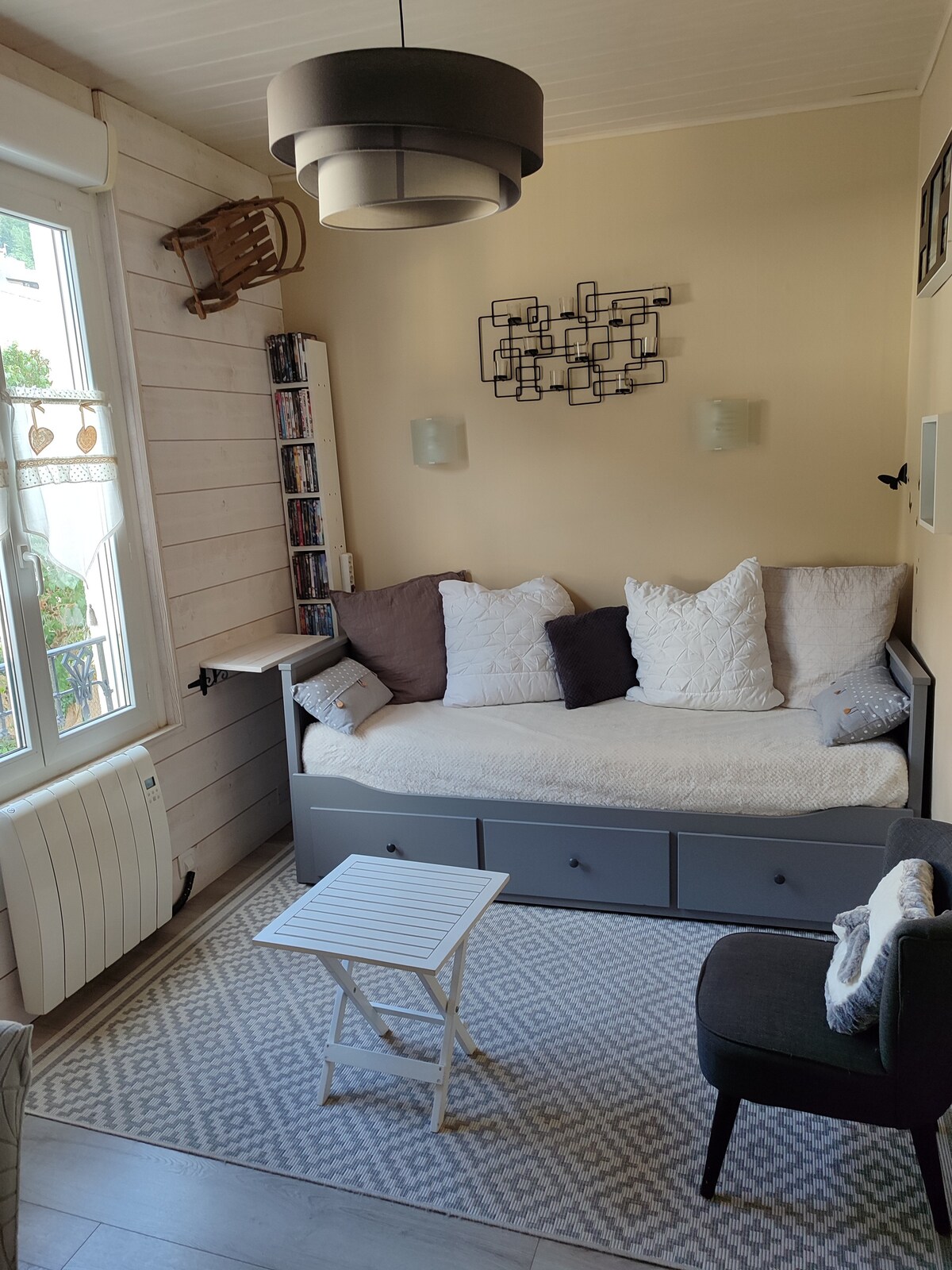 ספה נפתחת. מיטה בגודל 80x200 ס"מ או מיטה זוגית בגודל 160x200 ס"מ 