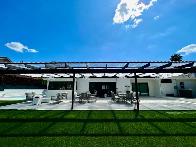 Stunning Design House with POOL near Disneyland! gallery image 4