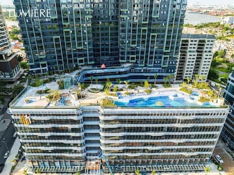 Luxury 2BD-2BT Apt- Pool View - WFH Ready