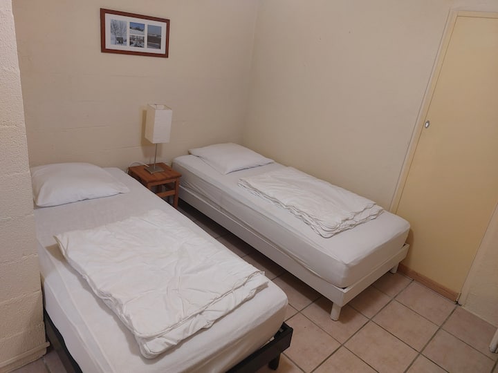 Gite Bourg – spavaća soba s 2 pojedinačna kreveta