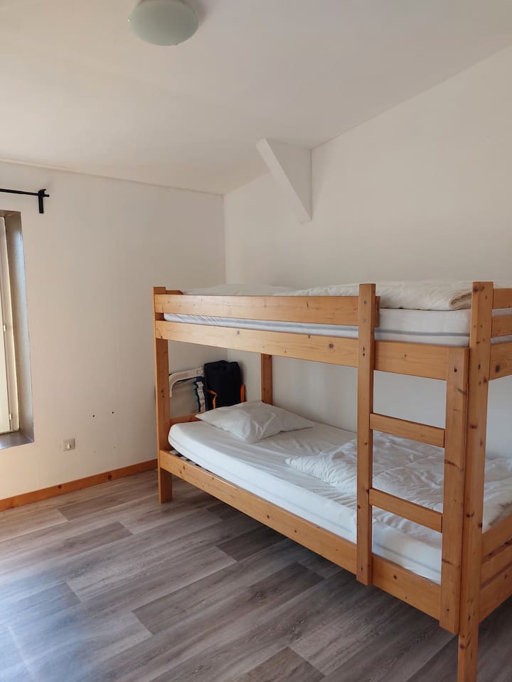 Gîte La Grange – spavaća soba s krevetom na kat – 2. kat