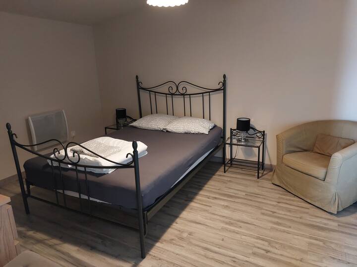 Gîte Lavalade - spavaća soba u prizemlju