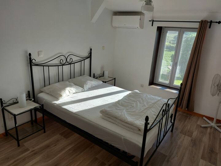 Gîte La Grange – spavaća soba s bračnim krevetom – 2. kat