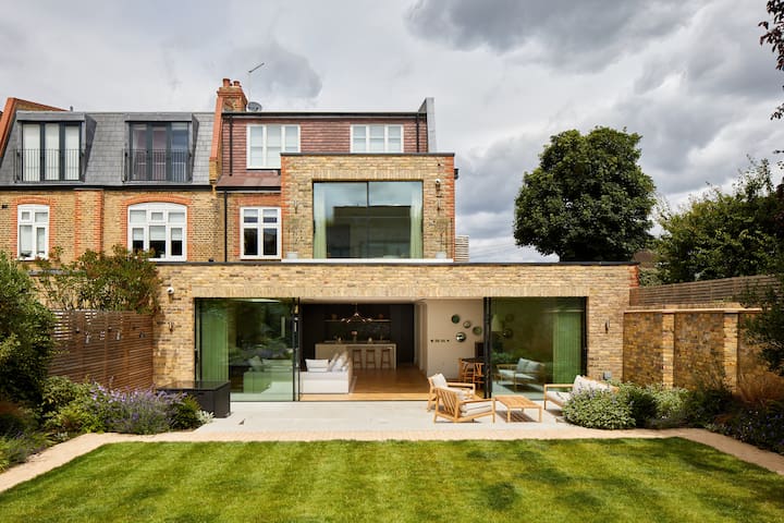 5-Bed Family Home in Barnes/Putney