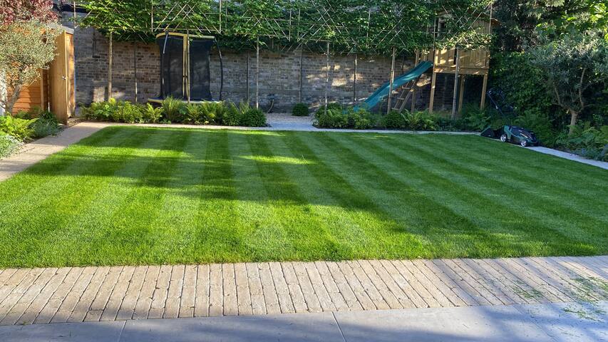 5-Bed Family Home in Barnes/Putney gallery image 4