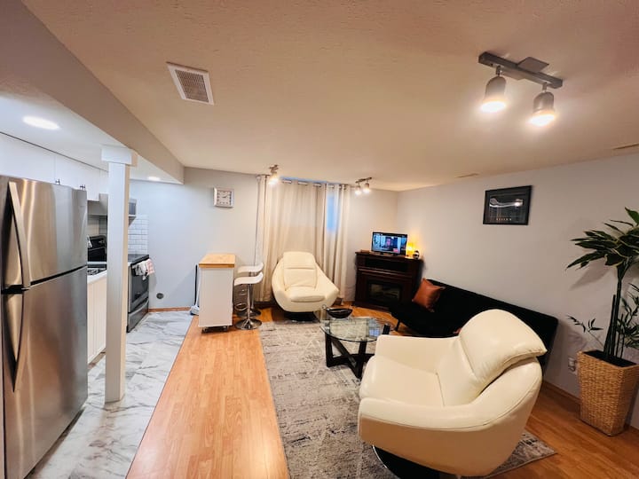 Single Room: Simple Oasis For A Stylish Comfort - Medicine Hat