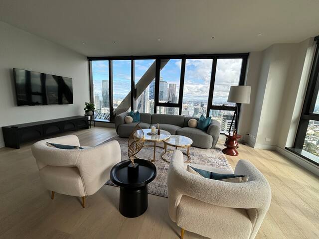 Luxury Scenic 270 views of Melb City Penthouse gallery image 5