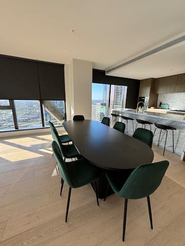 Luxury Scenic 270 views of Melb City Penthouse