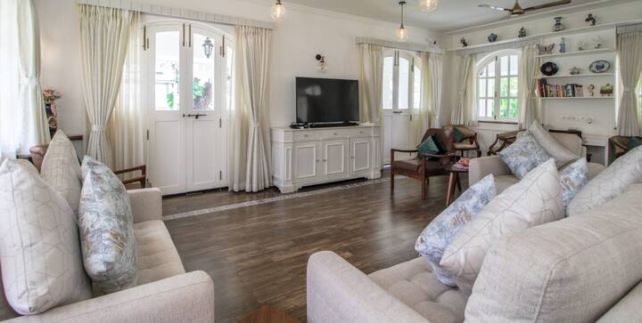 Living room image 7