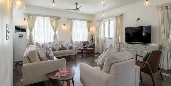 Living room image 6