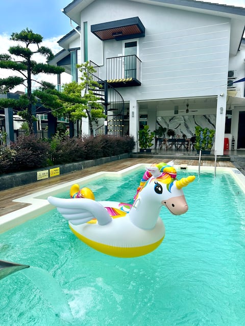 Stylish Villa Alma | 18–23 Guests | Pool, KTV, BBQ