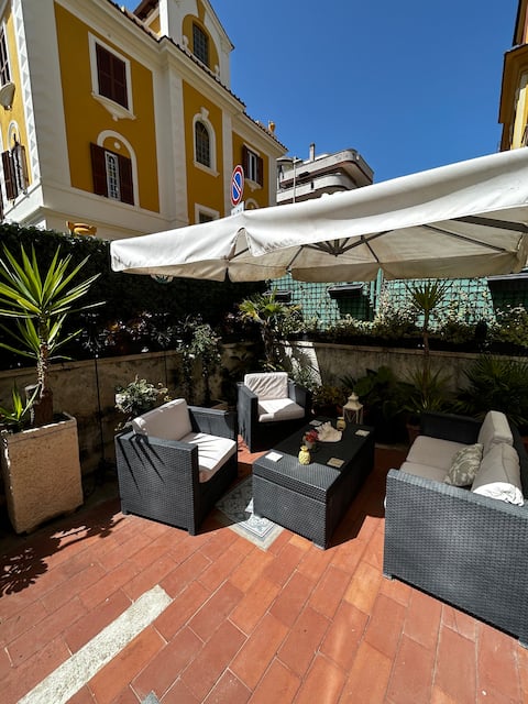 Gelsi's Place Steps from the Sea and Metro