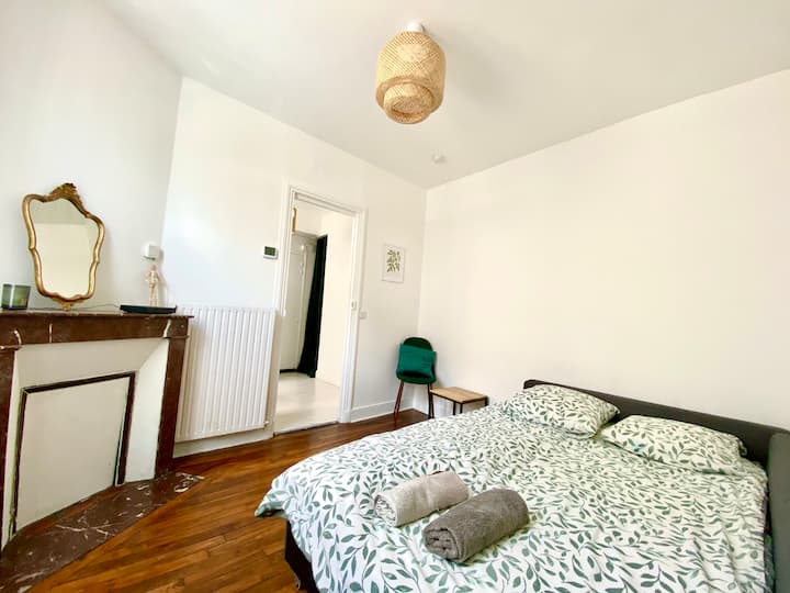 Ambienti i dhomës së gjumit