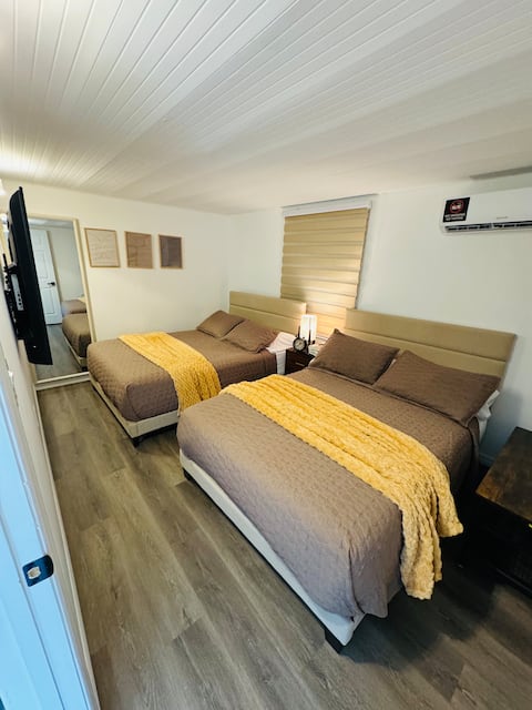 Tranquil Haven Guest House with Private Entrance