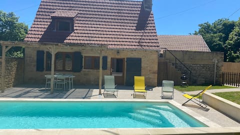 Stone house with swimming pool 6 km from Sarlat
