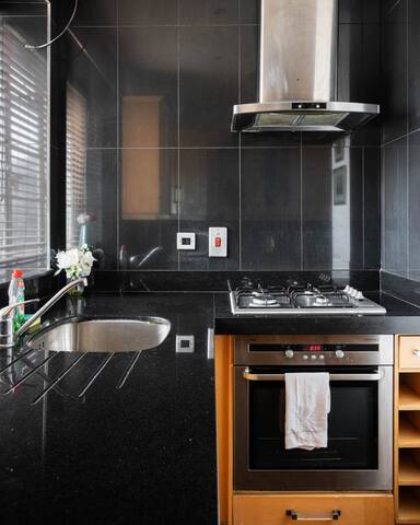 Hyde park view stunning 3 bed gallery image 5