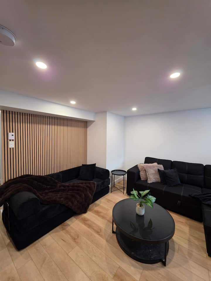 In this living room, you will find 2 sofa beds. Both can be transformed into a double bed. 